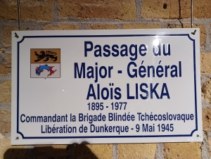 Deska připomínající ulici generála Lišky v Dunkerque, Muzeum operace Dynamo, Dunkerque